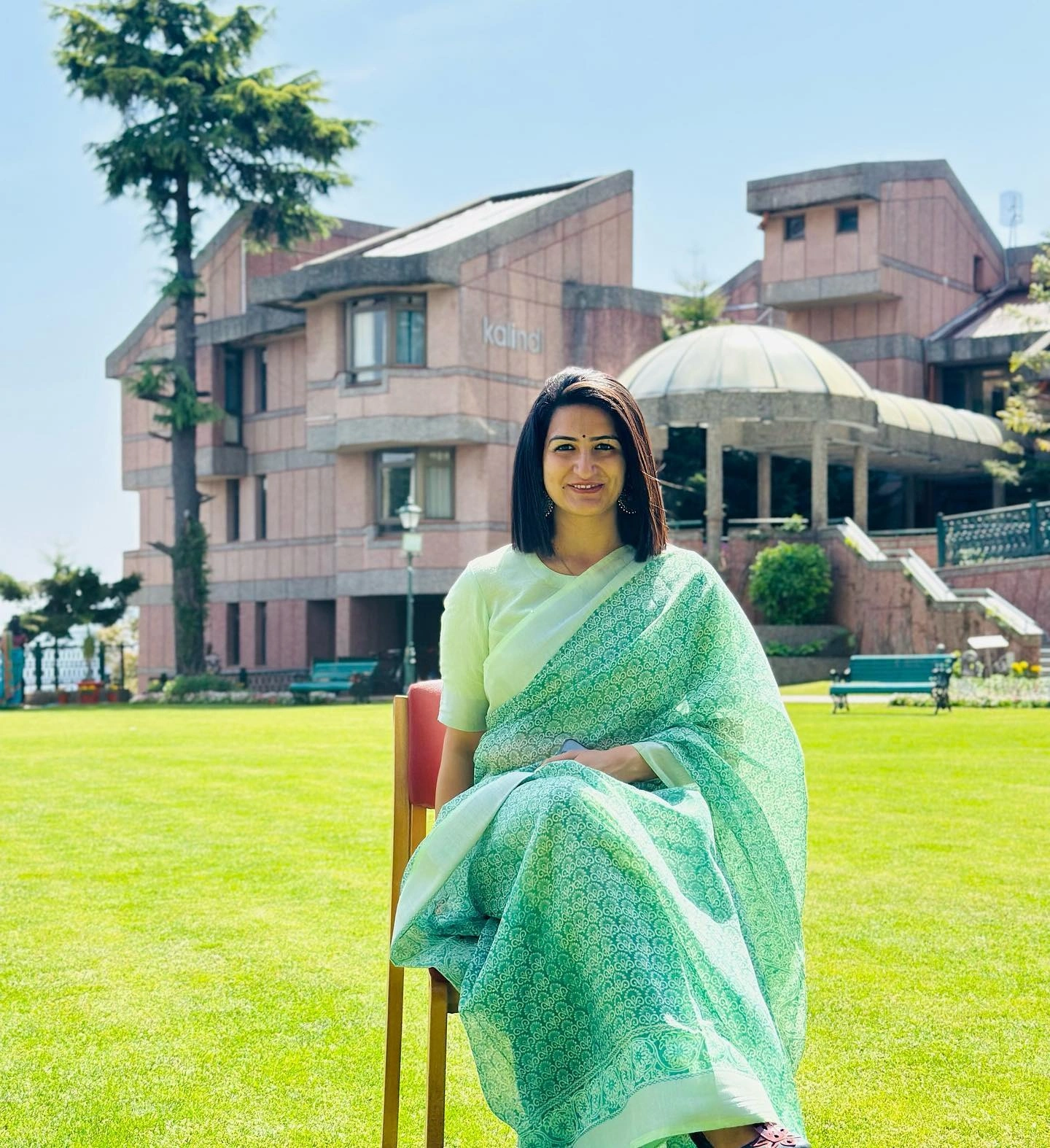 Ishita Rathi Ias Education Qualification